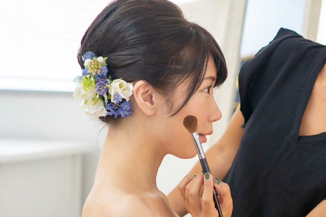 ヘアメイクのスタッフ