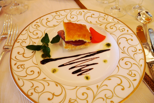 披露宴のお料理（パイとフォアグラ）