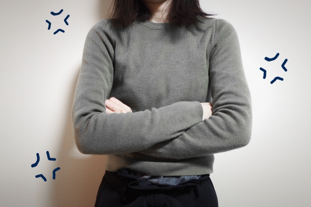 怒る女性