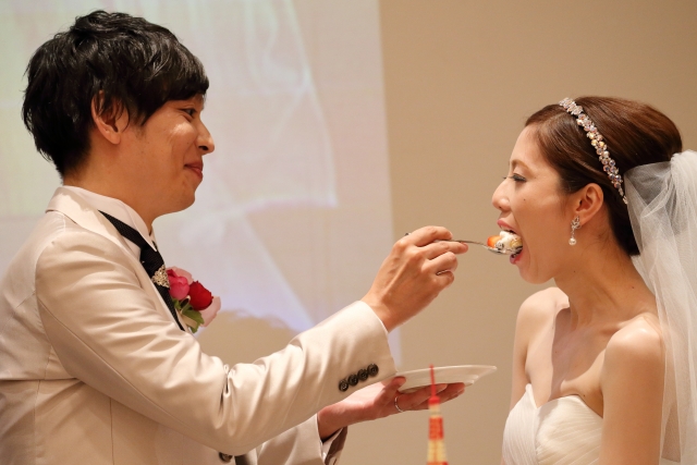 結婚披露宴のファーストバイト