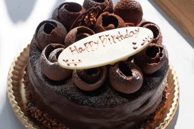 チョコレートの誕生日ケーキ