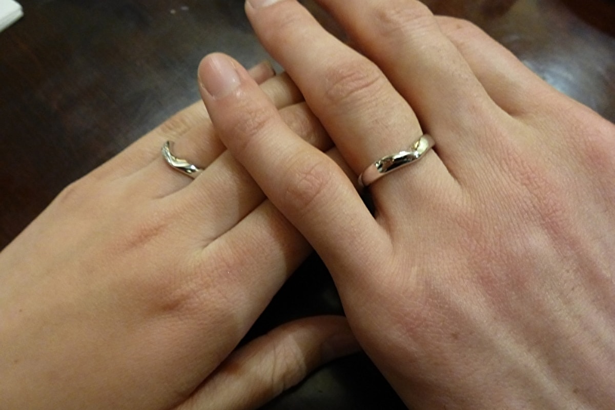 結婚指輪の相場は約24万円。年齢や年収で平均予算はかわる？