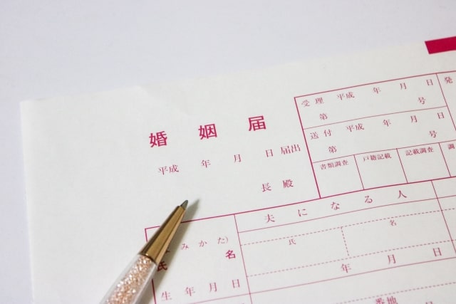 ゼクシィ「ピンクの婚姻届」