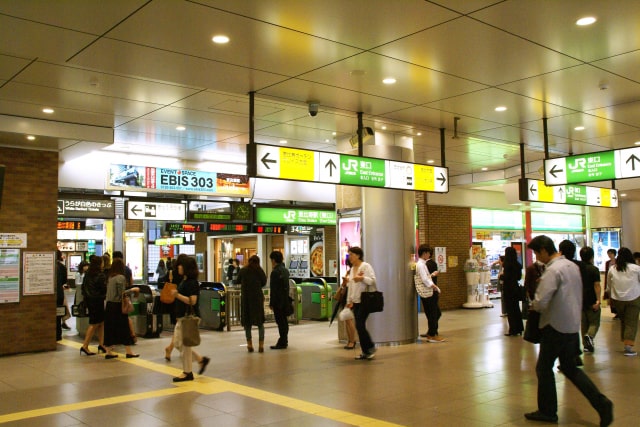駅の改札出口