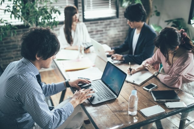 私服勤務OKの会社