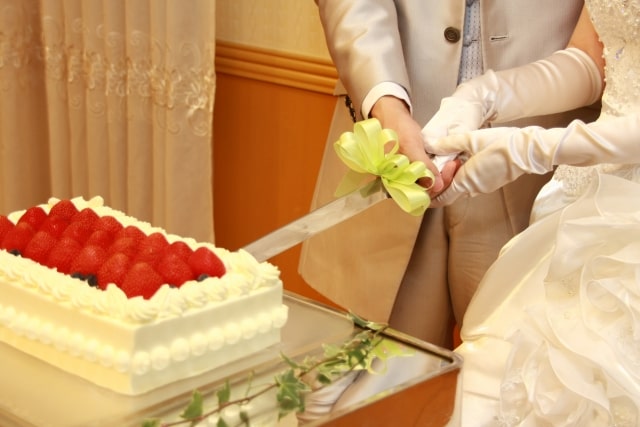 新郎新婦さまのケーキカット