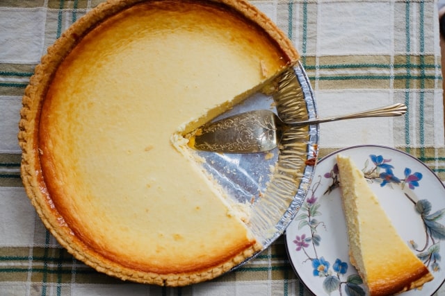 ホールのチーズケーキ
