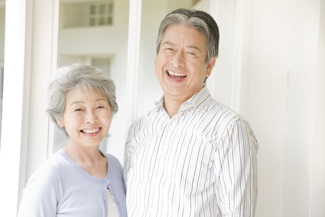 笑顔のご夫婦