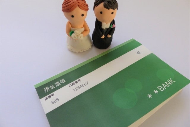 新郎新婦さまと通帳
