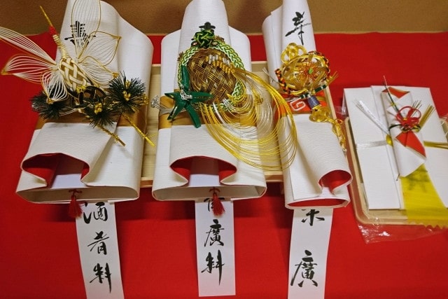酒肴料や末広の結納品