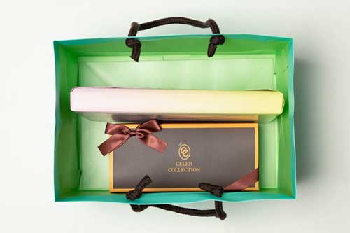 引き出物袋の入れ方「カタログギフトと引き菓子の実例(長方形)」