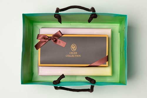 引き出物袋の入れ方「タオルと引き菓子の実例(正方形)」