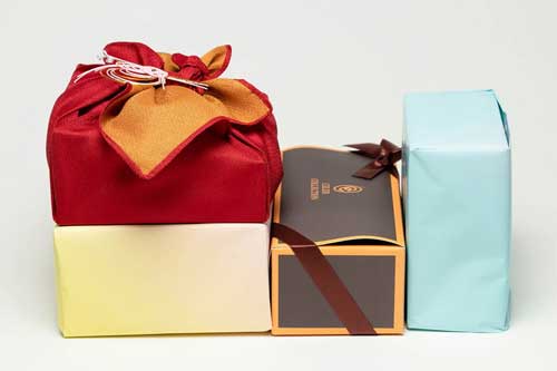 引き出物袋の入れ方「四品のいい例(大きめの袋)」