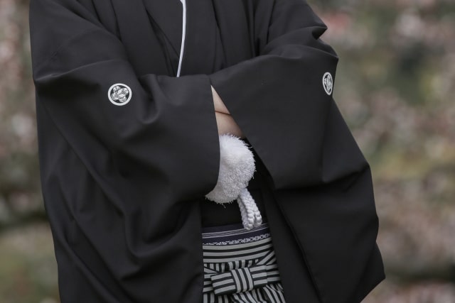 紋付袴の男性