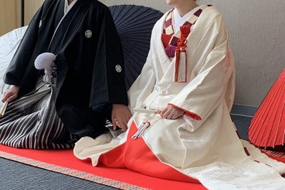 和装の新郎新婦さま