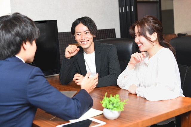 男女で打ち合わせ