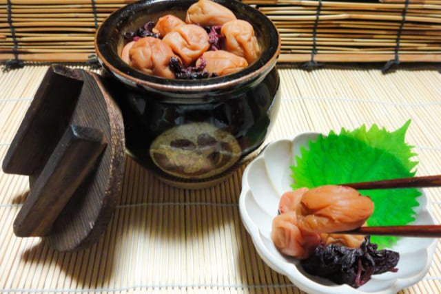 食卓の梅干し