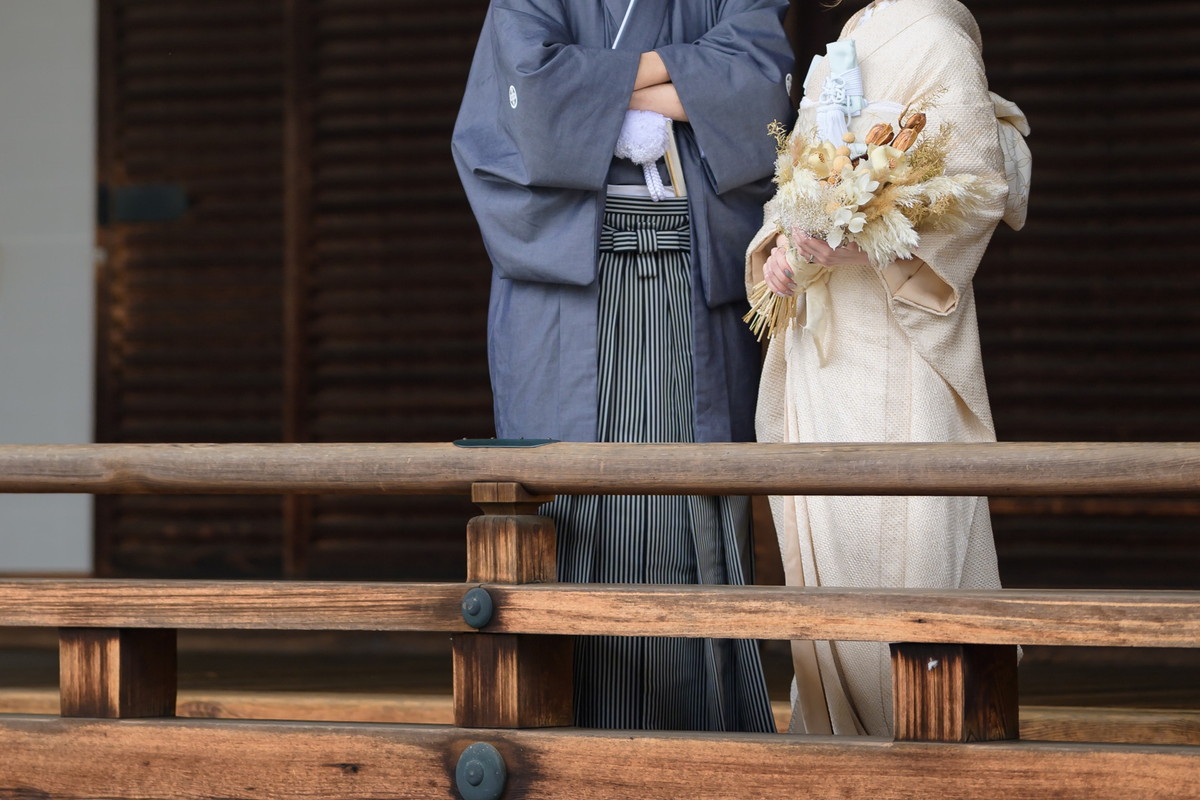 白無垢と袴の新郎新婦さま